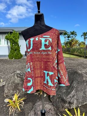 Kaulua’e Hawaiian Made in Hawaii 2x One Shoulder Historical Print Top